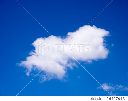 Cloud in blue sky 16437018