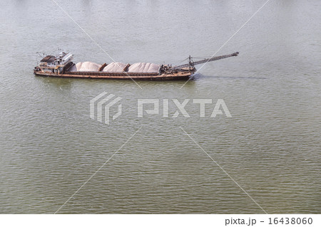 Carrier ship, loading rock and sand Carrier ship, loading rock and sand 16438060