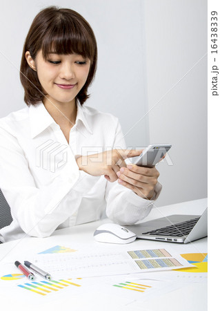 OL オフィスレディ 20代女性 OL オフィスレディ 20代女性 16438339
