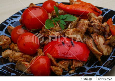 Chicken with vegetables 16443752