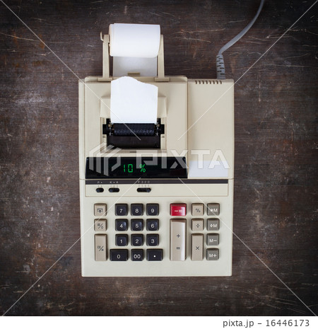 Old calculator showing a percentage - 10 percent 16446173