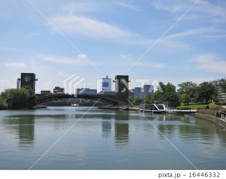 美しい富岩運河環水公園 16446332