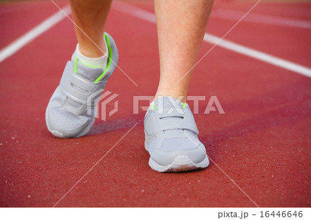 スポーツ選手の足 16446646