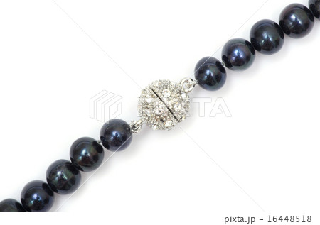 pearls 16448518