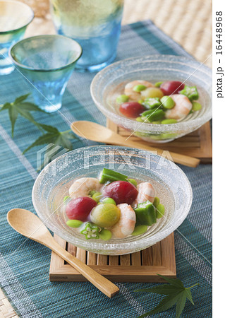夏野菜と海老の和風ゼリー寄せの写真素材