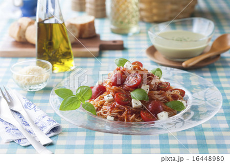 トマトとモッツァレラの冷製パスタ 16448980