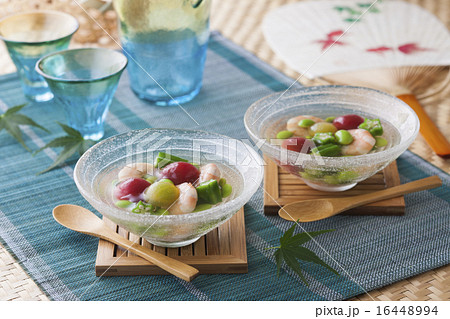夏野菜と海老の和風ゼリー寄せの写真素材