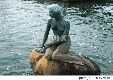 大阪港のマーメイド像 16452946