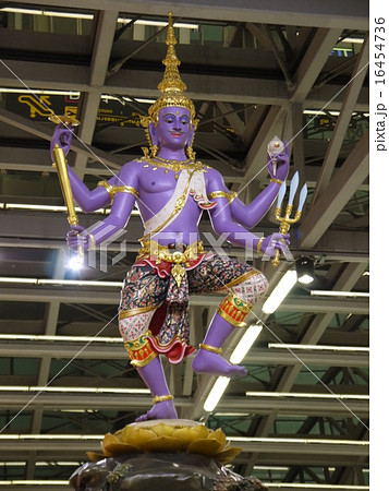 タイ　スワンナプーム空港の像 16454736