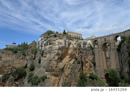 ロンダ　ヌエボ橋とパラドール 16455269