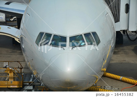 空港に停泊している飛行機のイメージ 空港に停泊している飛行機のイメージ 16455382