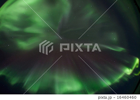 イエローナイフのオーロラ 16460460
