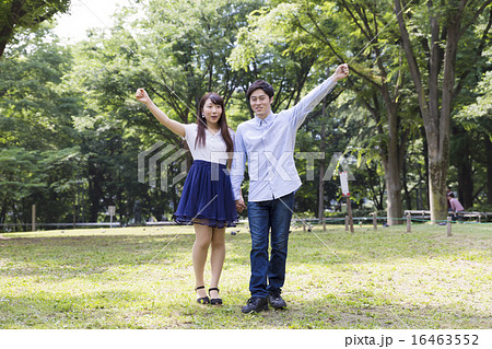 カップル 公園 ポートレート カップル 公園 ポートレート 16463552