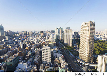 東京都市風景 浜松町から望む 東京スカイツリーと新橋 汐留 銀座方面の写真素材