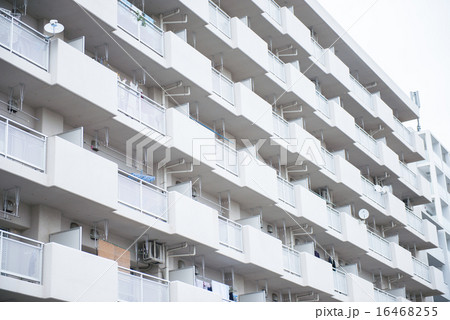 連続するマンションのバルコニー 連続するマンションのバルコニー 16468255