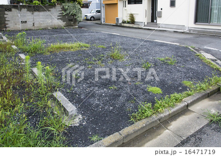 駐車場に有効利用した空き地 16471719