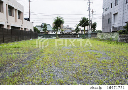 駐車場に有効利用した空き地 16471721