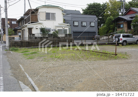 駐車場に有効利用した空き地 16471722