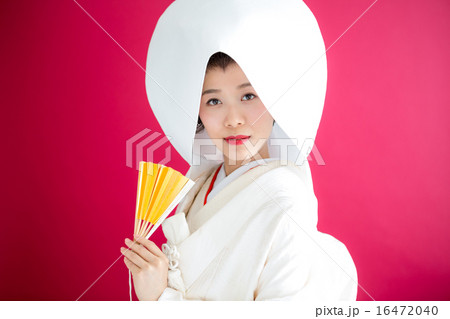 Bride's kimono by pure white dress 16472040