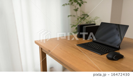 パソコンのある暮らし 16472430