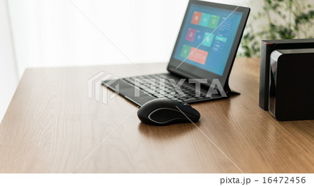 パソコンのある暮らし 16472456
