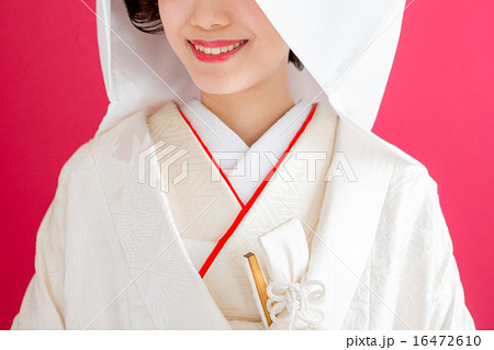 Bride's kimono by pure white dress Bride's kimono by pure white dress 16472610