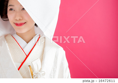 Bride's kimono by pure white dress Bride's kimono by pure white dress 16472611