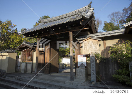 月真院と御陵衛士屯所跡の碑 16480762