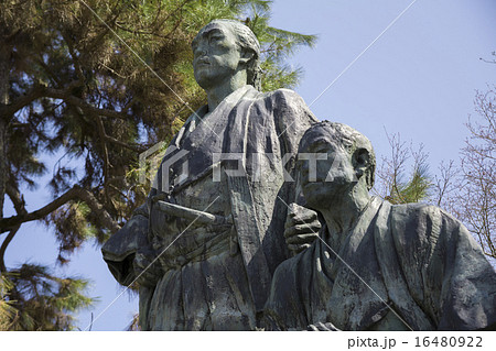 坂本龍馬と中岡慎太郎像 16480922