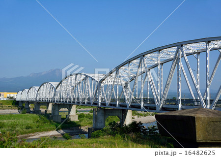 米子市の日野橋は登録有形文化財に選ばれている連続トラス橋 米子市の日野橋は登録有形文化財に選ばれている連続トラス橋 16482625
