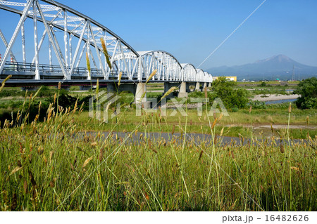 米子市の日野橋は登録有形文化財に選ばれている連続トラス橋 16482626
