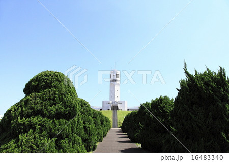 横浜 シンボルタワー 青空 16483340