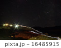 星空の下ご来光を目指す 16485915
