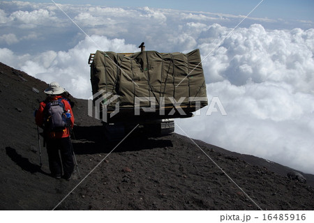 ブル道を歩く ブル道を歩く 16485916