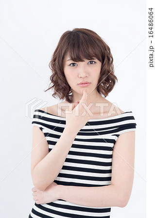 若い女性 若い女性 16486064