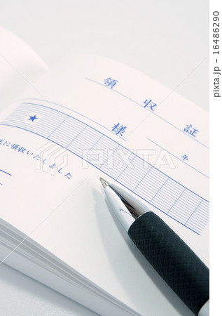 領収証とボールペン 16486290