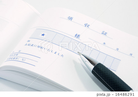 領収証とボールペン 16486291
