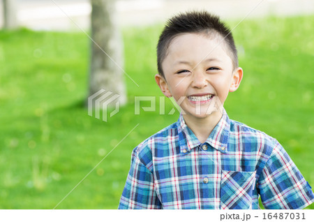 子どもが見せる最高の笑顔 16487031