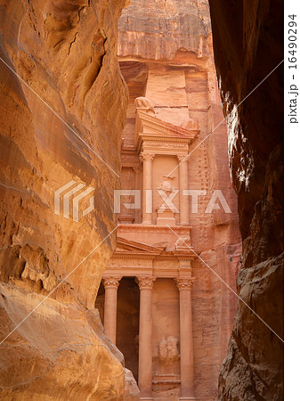 Al Khazneh or The Treasury at Petra, Jordan 16490294