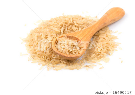 brown rice over the spoon 16490517