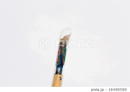 Used paint brush in white color 16490560