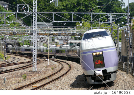 特急スーパーあずさ　E351系　相模湖駅 16490658