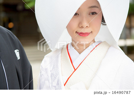 Bride's kimono by pure white dress 16490787