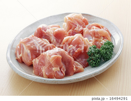 鶏 モモ肉　角切り 16494291