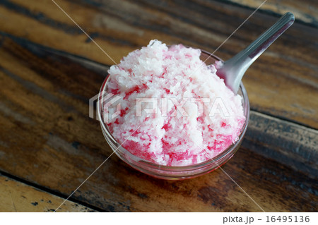shave ice with condensed milk 16495136