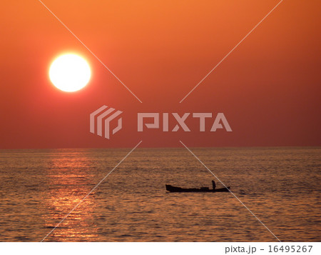 名護の夕日 16495267