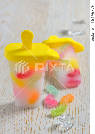 popsicles ice pops with candy 16496376