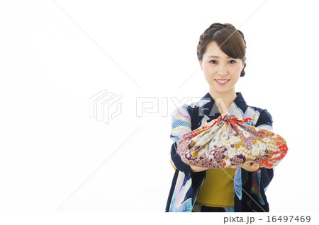 若い女性白バック 若い女性白バック 16497469