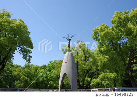 新緑と原爆の子の像 新緑と原爆の子の像 16498225