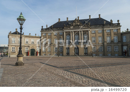 The Amalienborg Palace in Copenhagen 16499720